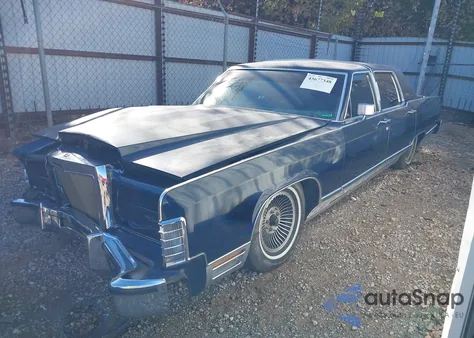 1979 Lincoln Continental z USA, uszkodzony, nr VIN 9Y82S748207